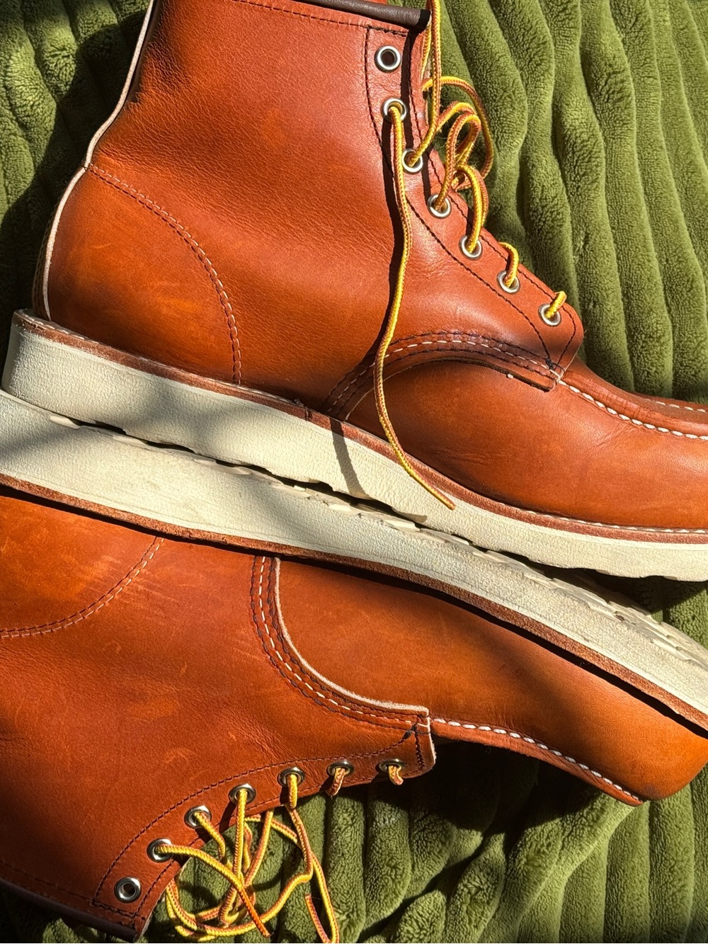 Men’s Red Wings Classic 6 Inch Moc Toe Boot - Picture 3 of 7